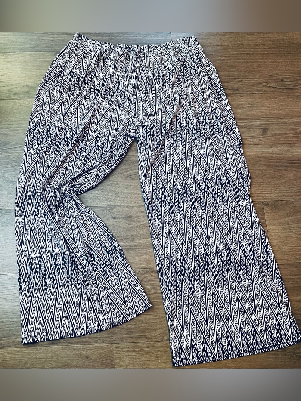 Women’s Navy & White Geometric Boho Patterned Wide-Leg Pants 3x
